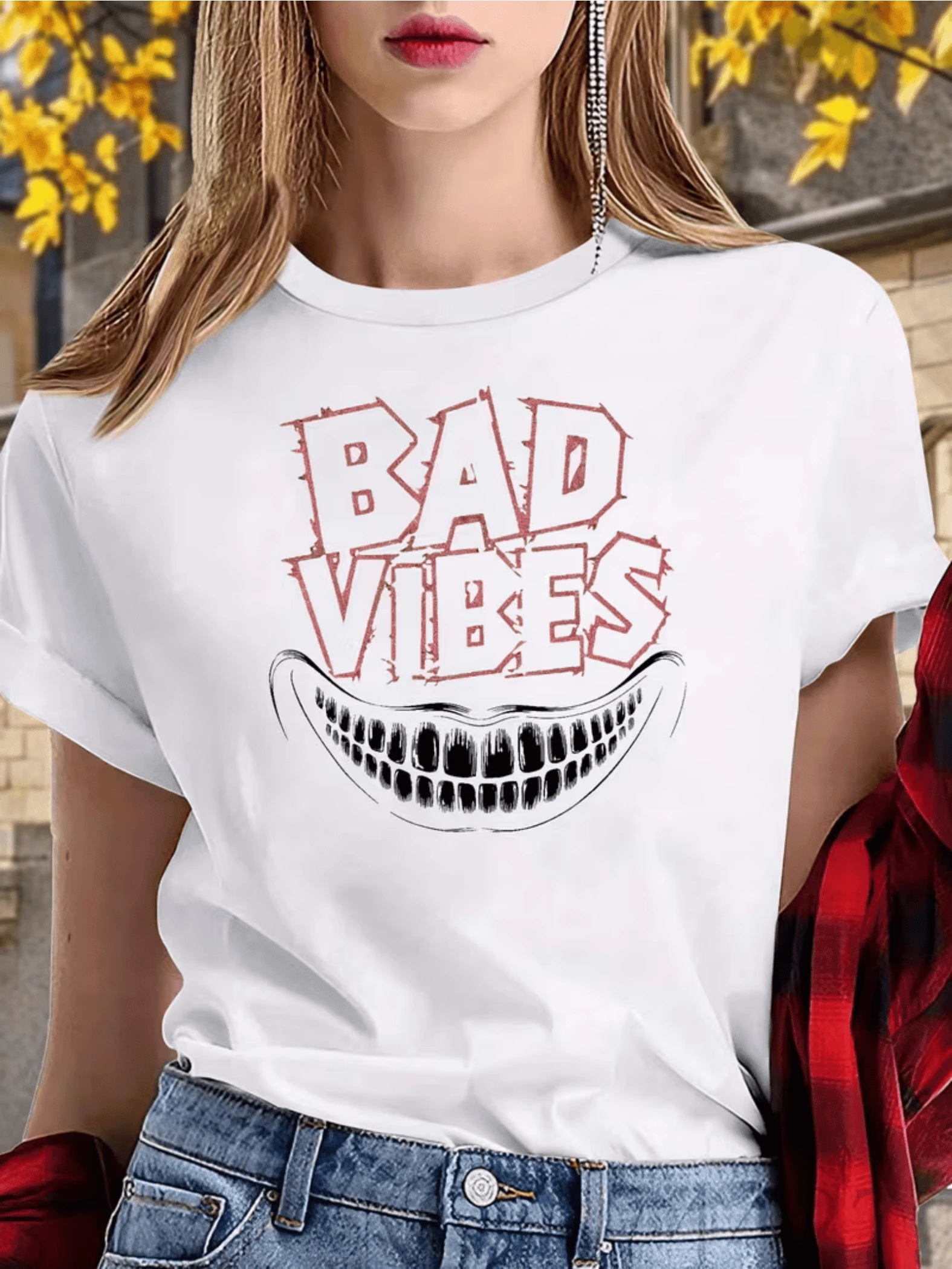 Crooked Smile With Energetic Lettering Symbolizing Inner Strength And A Defiant Attitude Towards Gray Days. Modern, Comfortable Women's T-Shirt Ideal For Everyday Wear And Unique Expression. - 白色 - 查看 1