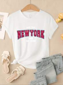 Large Text Celebrating The Urban Spirit And Vibrant Energy Of New York With Red Lettering That Evokes Youth And Fulfilled Dreams. Comfortable, Modern Casual Women's T-Shirt For Everyday Wear. - 白色 - 查看 8