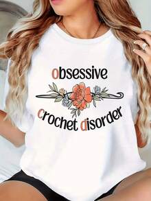 Peach-Colored Flowers With Green Leaves Surrounding A Playful Text Expressing A Passion For Crochet Create A Cheerful Image Of Creativity And Artisanal Love. Comfortable Casual Women's T-Shirt For Summer - 白色 - 查看 8