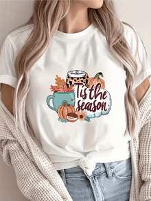 Turquoise Mug Next To Orange Pumpkins, Autumn Leaves, And A Hot Drink That Evoke The Warmth And Pleasure Of Cool Days; Casual Women's T-Shirt For The Autumn Season - 白色 - 查看 8