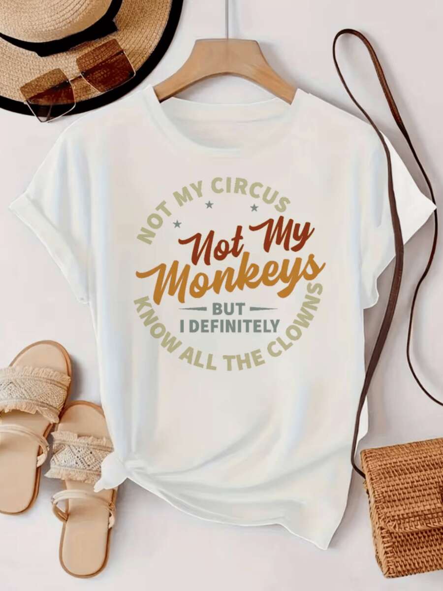 An Inspirational Phrase That Expresses Independence And Humor By Stating That Nobody Controls Your Life But You Know All The Clowns In The Circus. Ideal For Confident Women. Funny Casual Women's T-Shirt In A Light Tone. - 白色 - 查看 1