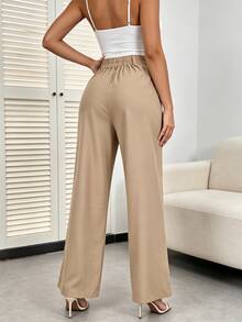 Wide-Leg, High-Waisted Trousers With A Pleated Design That Defines The Waist And Elongates The Figure. Made From A Soft, Flowing Fabric That Won't Wrinkle And Offers All-Day Comfort. Their Versatile Style Allows Them To Be Paired With Anything From Basic Tees To Elegant Blouses, Making Them Ideal For Work, Outings, Or Special Occasions. With Functional Details Like Pockets And An Elasticated Back, They Flatter All Body Types And Styles, Becoming A Wardrobe Essential. - 卡其色 - 查看 2
