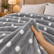 Manta Cobertor Microfibra Cama Casal Quentinha Antialérgico Poá Cinza - Cinza - Visão 5