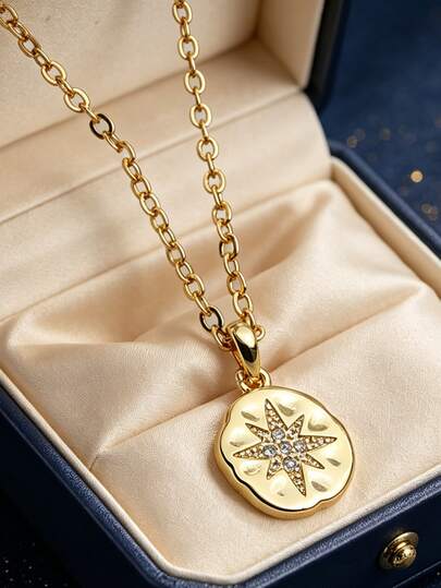 Women's Gold-Plated Hammered Star Zirconia Round Pendant Necklace (O-Chain), Exquisite Celestial Design, Suitable For Daily Commute And Workwear, An Ideal Gift For Fashion Enthusiasts
