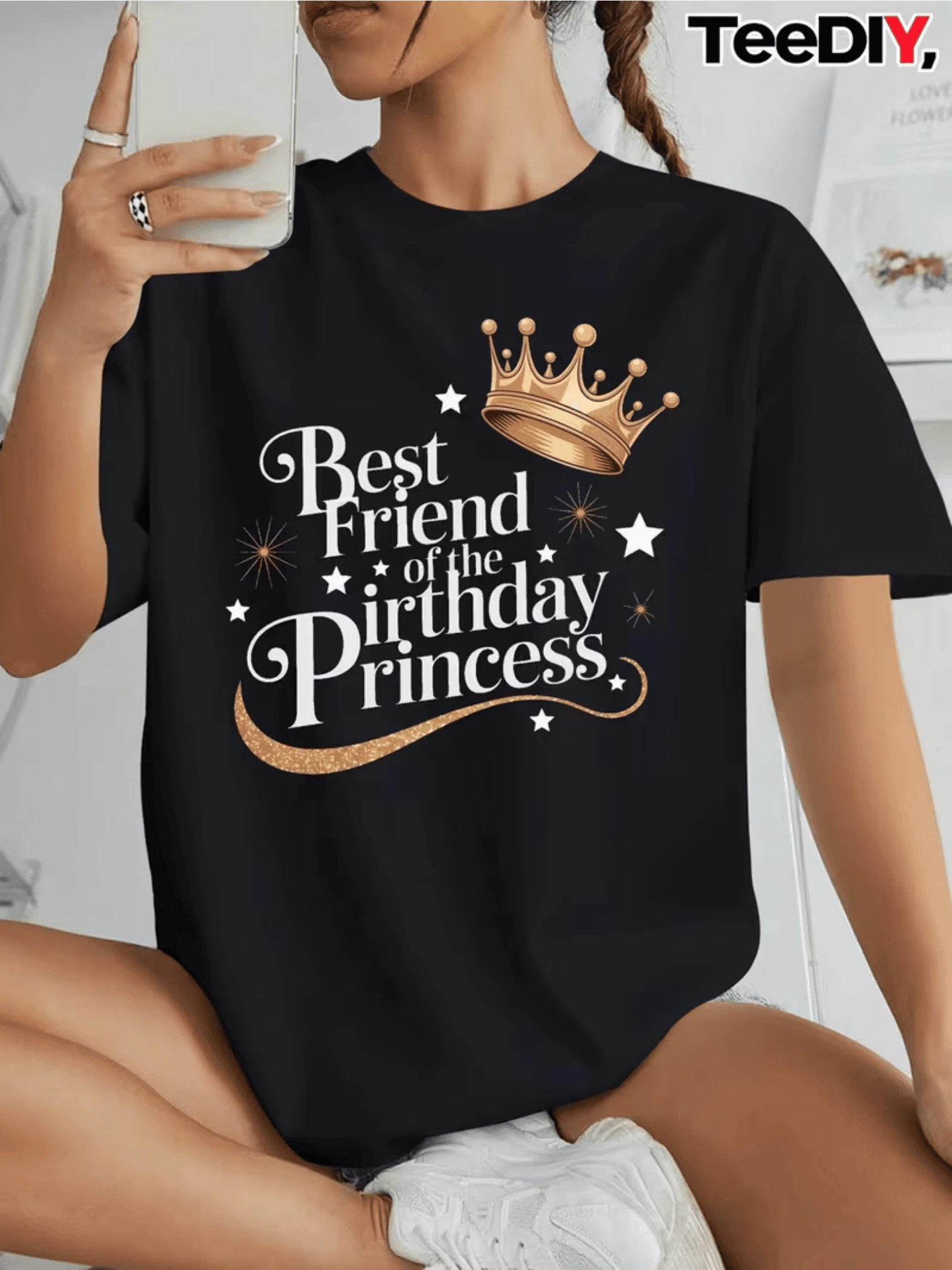 Corona dorada brillante con estrellas que simbolizan amistad eterna y celebración especial para acompañar a la princesa en su día camisetas de mujer modernas y cómodas para fiesta de cumpleaños - Negro - Ver 1