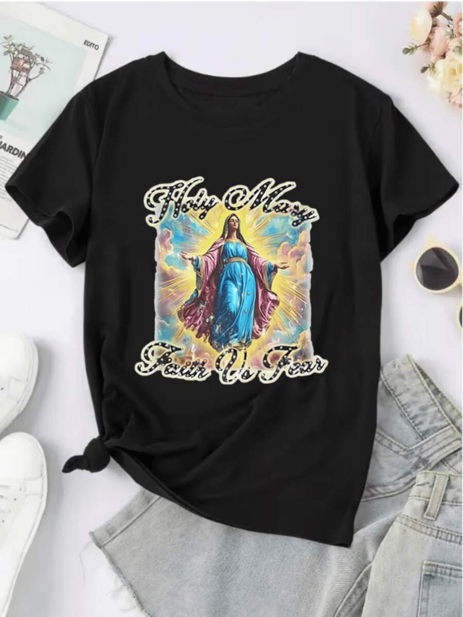 Figura sagrada rodeada de rayos dorados que simbolizan esperanza protección espiritual y fe luminosa en tiempos de dificultad camiseta de mujer casual moderna cómoda para uso diario - Negro - Ver 1