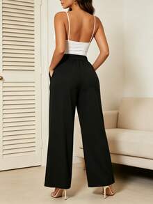 Wide-Leg, High-Waisted Trousers With A Pleated Design That Defines The Waist And Elongates The Figure. Made From A Soft, Flowing Fabric That Won't Wrinkle And Offers All-Day Comfort. Their Versatile Style Allows Them To Be Paired With Anything From Basic Tees To Elegant Blouses, Making Them Ideal For Work, Outings, Or Special Occasions. With Functional Details Like Pockets And An Elasticated Back, They Flatter All Body Types And Styles, Becoming A Wardrobe Essential. - 黑色 - 查看 2