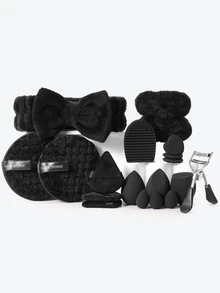 Bộ dụng cụ trang điểm 19 món bao gồm: 1 băng đô cài tóc + 2 dây đeo bát rửa mặt + 2 bông mút rửa mặt + 1 dụng cụ vệ sinh cọ trang điểm + 3 bông phấn phủ mini + 1 dụng cụ uốn mi + 3 bông mút trang điểm mini + 3 bông mút trang điểm + 3 bông phấn phủ hình tam giác - Nhiều màu - Xem 1