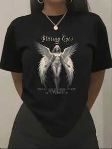 Ángel con alas extendidas que simboliza fuerza esperanza y libertad rodeado de aura celestial camiseta de mujer moderna con estilo artístico y toque místico ideal para expresión personal - Negro - Ver 1
