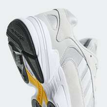 Adidas YUNG-1 Classic Retro Chunky Sneakers - Light Grey - View 9