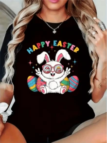 Conejo alegre con gafas de sol entre huevos coloridos que simbolizan felicidad y celebración de Pascua con tonos vivos y energía positiva camiseta de mujer casual cómoda para fiesta y uso diario - Negro - Ver 1