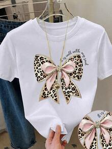 Large Bow With Leopard Print And Pink Ribbons That Conveys Elegance And Feminine Strength With Subtle Shine, Modern Casual Women's T-Shirt - 白色 - 查看 1
