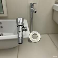 Heavy Duty High Flow Angle Valve, 1/4" Universal Interface, Anti-Drip And Anti-Leakage Design, Suitable For Kitchen, Bathroom, Balcony, Water Heater, Toilet, Washing Machine Water Supply Shut-Off Valve - Popularity - View 1
