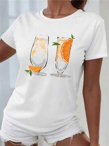 Copas con rodajas de naranja simbolizan frescura alegría y energía positiva transmitiendo una sensación veraniega y relajada perfecta para días luminosos camiseta de mujer casual de manga corta blanca moderna - Blanco - Ver 1