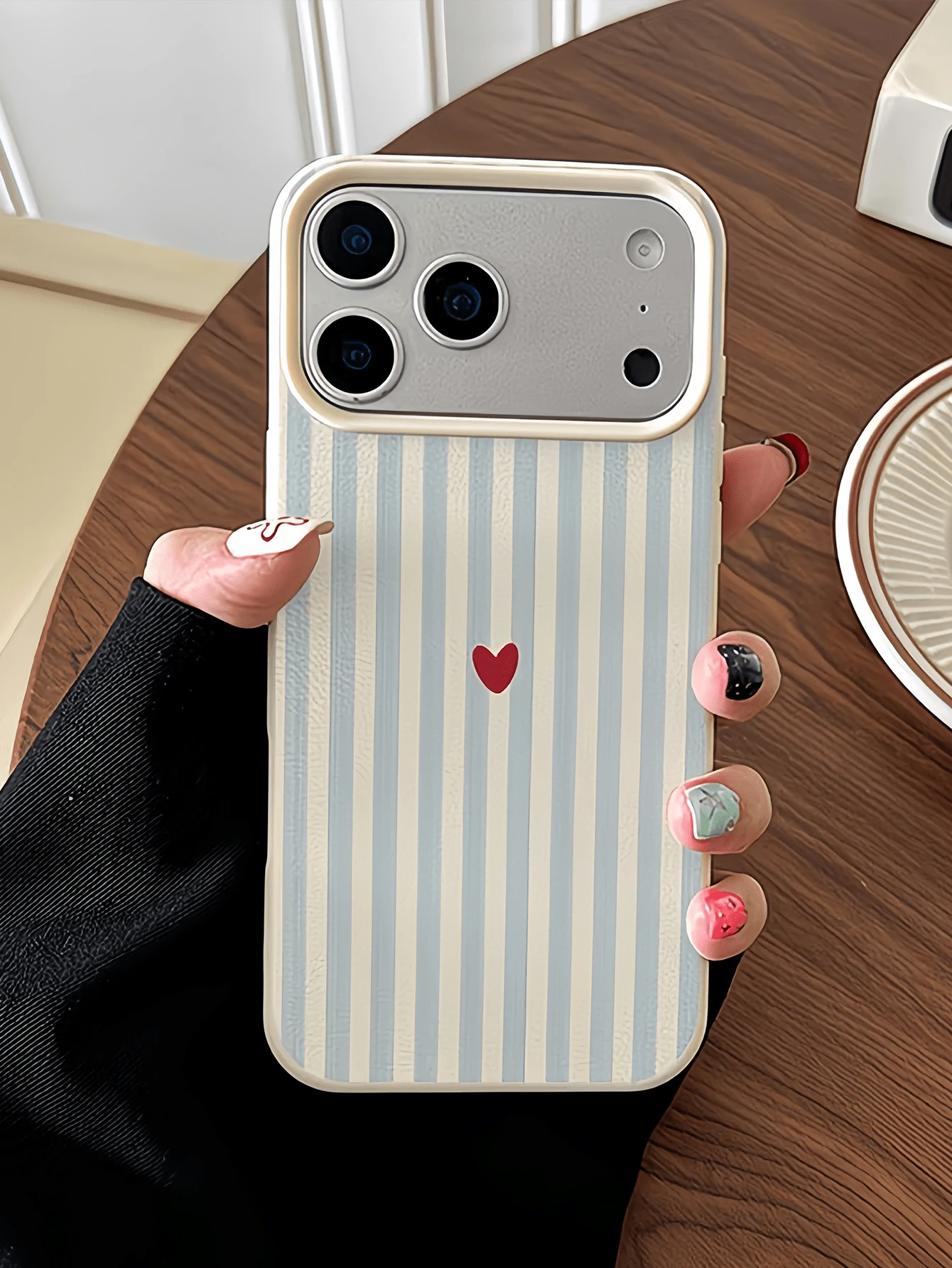 1pc White Striped Heart Shaped Minimalist Full Coverage TPU Shockproof Phone Case, Compatible With Apple 17, 16, 15, 14, 13, 12, 11 Pro Max, Air, And Series - Multicolor - View 1