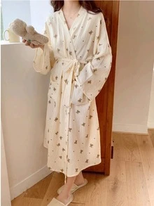轻薄春季睡袍/睡衣，泰迪熊印花薄款睡袍/和服，简约欧式风格，长袖，V领，带口袋，舒适女士家居服睡袍，适合春、夏、秋季穿着，也可作为婚礼回礼、家居及浴室用品，是送给女儿/家人的最佳礼物。 - 印花款 - 查看 18