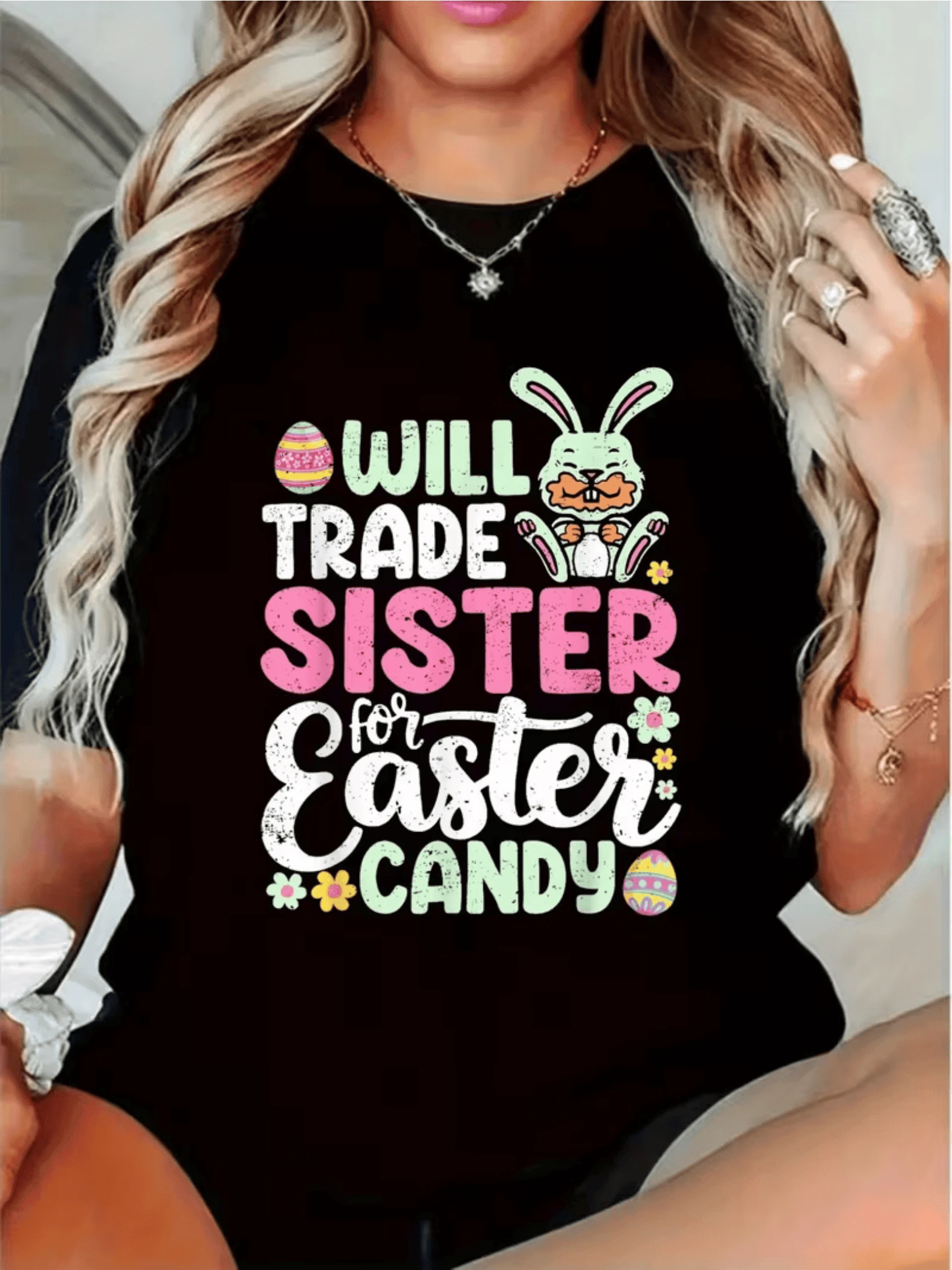 Fun Bunny With Colorful Eggs And Festive Lettering Conveying Easter Humor And A Cheerful Spirit, Ideal For Celebrating Sweetly. Comfortable And Modern Casual Women's T-Shirt For Parties Or Gifts. - 黑色 - 查看 1