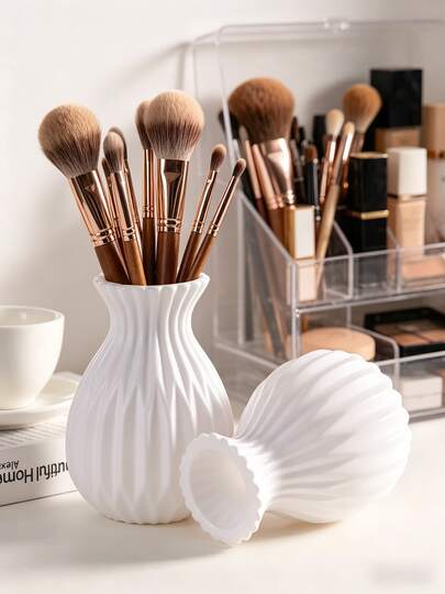 1pc Modern Geometric Pleated Makeup Brush Holder, Minimalist Nordic Style Cosmetic Storage Box, Unique Vertical Striped Sculpture For Bathroom/Bedroom Vanity Decor, Artistic Makeup Brush Pen Cup Storage Container, Boho Style Cute Vanity Decor