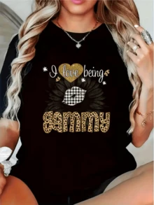 Corazón dorado brillante con labios de cuadros blancos y negros sobre fondo de girasol que simboliza amor familiar y energía positiva camiseta de mujer casual moderna y cómoda - Negro - Ver 8