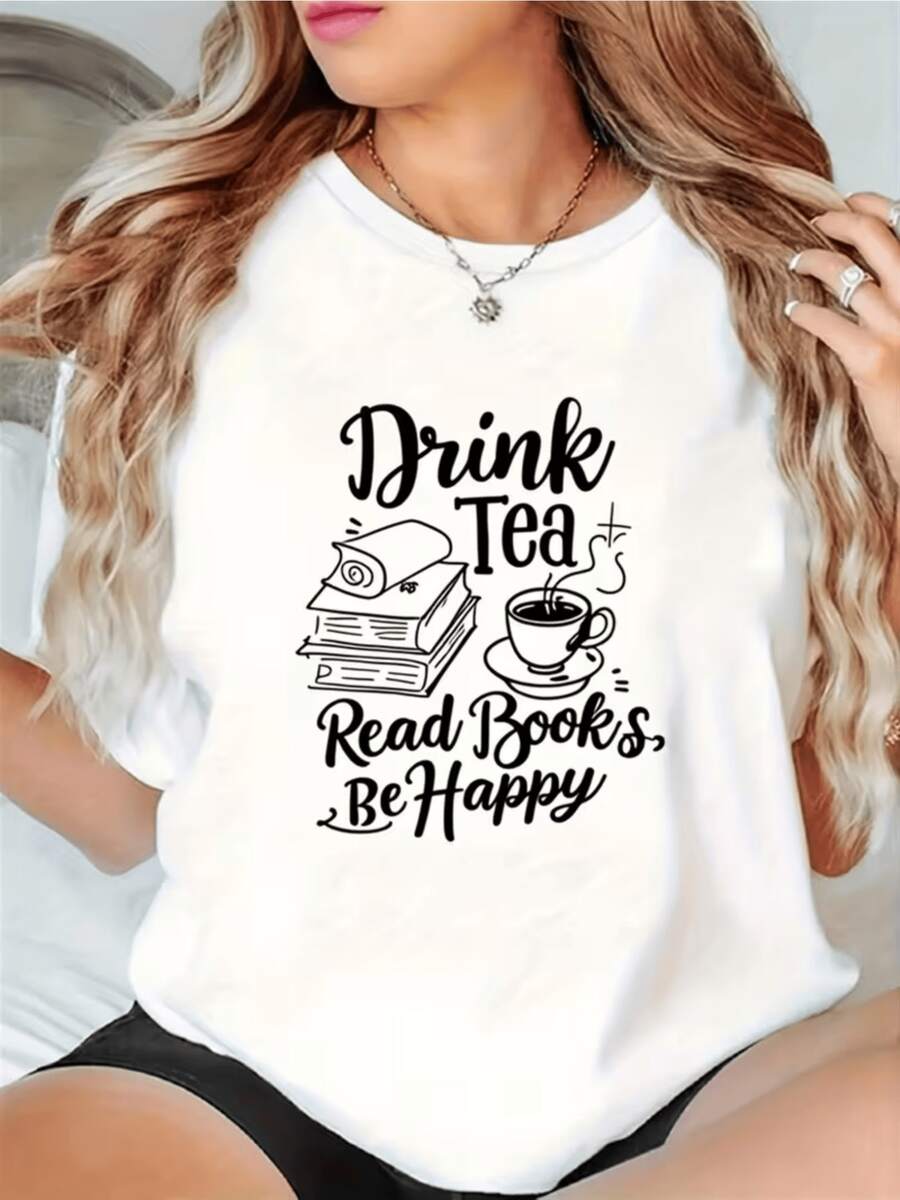 A Steaming Cup Of Tea Next To A Stack Of Books Inspires Peace, Reading, And Quiet Moments At Home, Reflecting A Love For Tea And Everyday Happiness. A Modern And Comfortable Casual Women's T-Shirt. - 白色 - 查看 1