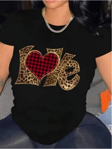 Heart With Red And Black Checkered Print Over Leopard-Textured Lettering Symbolizing The Strength Of Love And Passion. Modern, Comfortable, And Stylish Casual Women's T-Shirt For Everyday Wear. - 黑色 - 查看 1