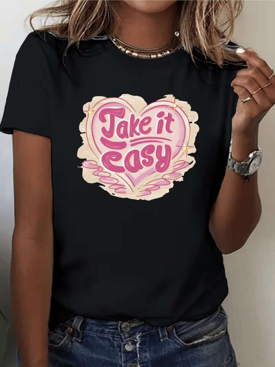 Corazón rosado con mensaje inspirador que invita a mantener la calma y disfrutar de la vida con actitud positiva y relajada camiseta de mujer casual para uso diario cómoda y moderna - Negro - Ver 1