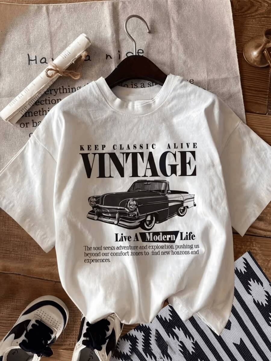 Classic Car Symbolizing Adventure, Elegance And The Free Spirit That Drives Exploration And Discovery On Every Road; Comfortable Women's T-Shirt With Casual Vintage Urban Style For Everyday Wear - 白色 - 查看 1