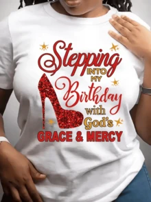 Tacones rojos brillantes que representan fuerza elegancia y fe caminando hacia un nuevo año con gratitud divina y esperanza eterna camiseta de mujer cómoda estampado vibrante - Blanco - Ver 1