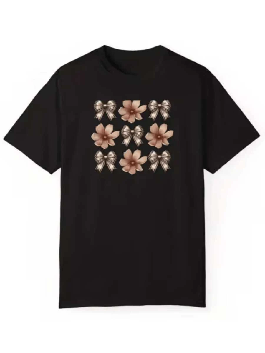 Flores suaves con lazos que simbolizan elegancia y ternura reflejando un espíritu delicado y femenino camiseta de mujer cómoda y moderna para uso diario - Negro - Ver 1