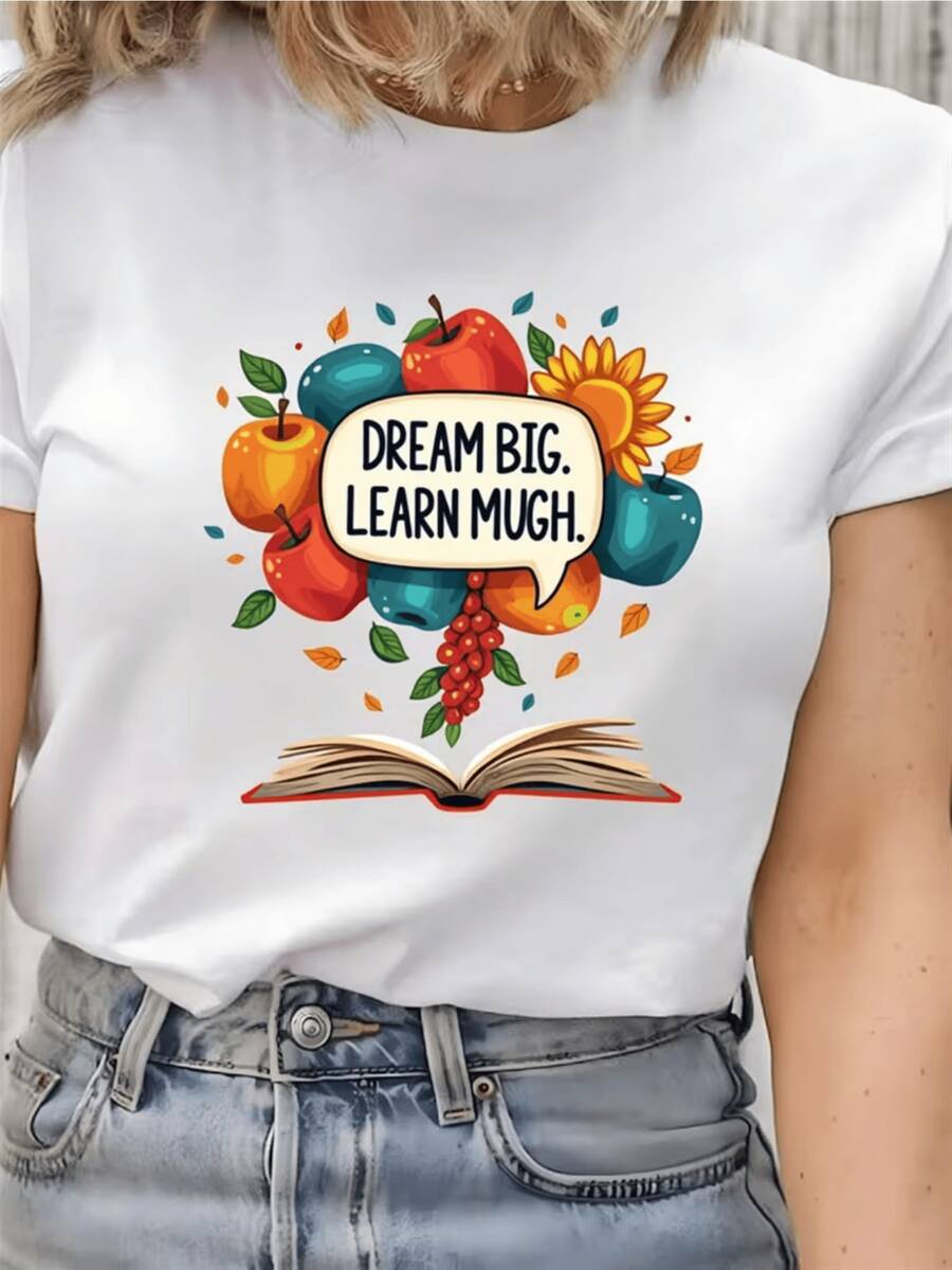 Frutas coloridas rodeando un libro abierto simbolizan el conocimiento y el crecimiento personal con flores y hojas que evocan energía positiva y motivación camiseta de mujer casual moderna cómoda para uso diario - Blanco - Ver 1