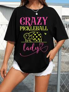 Frase divertida que celebra la pasión por el pickleball con palas y pelota mostrando amor y energía deportiva en tonos vibrantes ideal para entusiastas del juego camiseta de mujer casual moderna y cómoda para verano - Negro - Ver 8