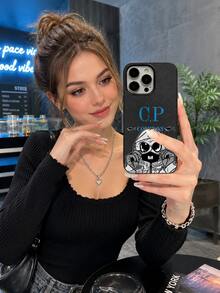 1 chiếc ốp lưng TPU mềm mại, phong cách đường phố cá tính, hợp tác thương hiệu, họa tiết minh họa có mũ trùm đầu của công ty CP, camera được nâng cao để chống trầy xước và ôm sát thân máy, tương thích với iPhone 17pro MAX/17pro/17/16pro MAX/16pro/16/15pro MAX/15pro/15/14pro MAX/14pro/14/13pro MAX/13pro/13/12pro MAX/12pro/11pro MAX/11. Chống sốc, chống dầu, chống nước, ốp lưng bảo vệ thời trang. - màu đen - Xem 6