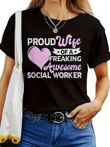 Pink Heart Celebrating A Proud Wife Of A Social Worker, Showing Love, Support, And Admiration On A Comfortable And Modern Casual Women's T-Shirt With A Positive Message. - 黑色 - 查看 1