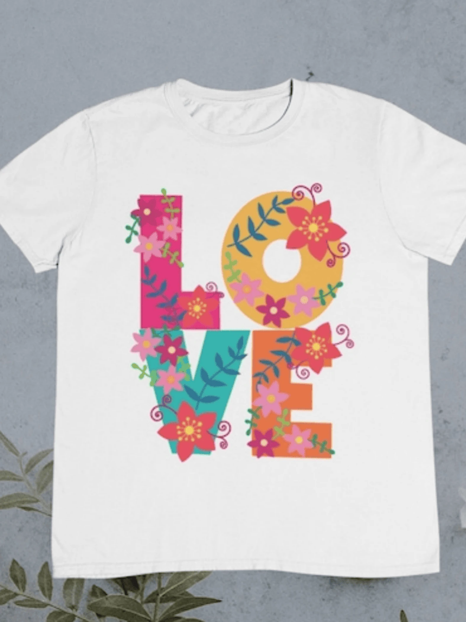 Amor formado por letras grandes decoradas con flores coloridas que simbolizan alegría esperanza y energía positiva camiseta de mujer casual moderna ideal para uso diario - Blanco - Ver 1