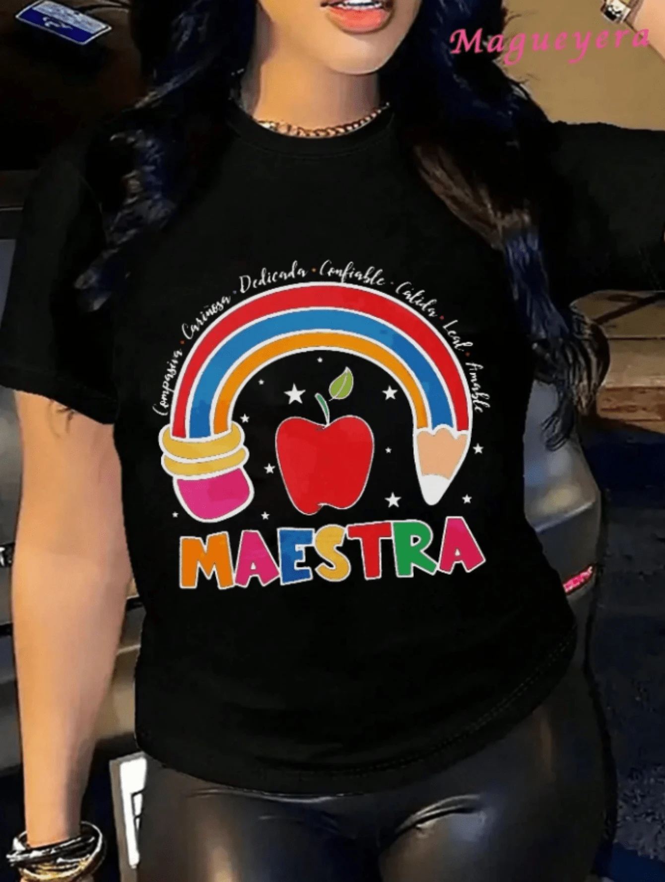 Camiseta de manga corta de cuello redondo para mujer, cómoda y transpirable; ropa casual femenina, prenda versátil; Estética con gráfico de manzana y lápices de colores, que muestra la moda femenina; Diversos estilos, fáciles de combinar con diferentes tipos de estilos. - Negro - Ver 1
