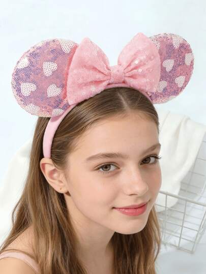  Bộ phụ kiện tóc chủ đề hoạt hình Disney gồm 1 món, bao gồm băng đô nơ mềm mại, kẹp tai Minnie dễ thương và các phụ kiện tóc hoạt hình, phù hợp để sử dụng hàng ngày. Thiết kế phụ kiện tóc thời trang phù hợp cho nữ, hoàn hảo cho Ngày Valentine, bao gồm băng đô, kẹp tóc và vòng cài tóc. Băng đô lấp lánh Mickey kiểu Châu Âu và Mỹ mới, phụ kiện tóc chủ đề nơ Minnie, hoàn hảo cho các ngày lễ, tiệc tùng và công viên giải trí.