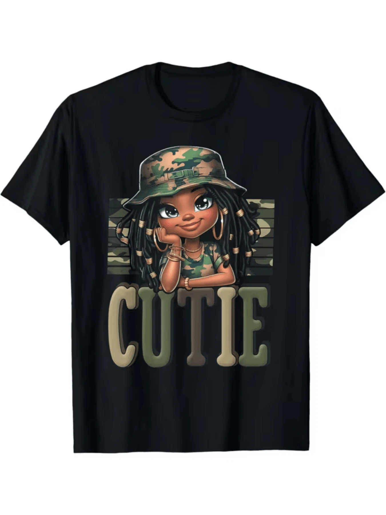 Figure Of A Girl With A Camouflage Hat Showing A Sweet And Confident Attitude On A Green Background With Large Letters Forming The Word CUTIE Representing Strength And Tenderness Combined. Comfortable Casual Women's T-Shirt For Everyday Wear - 黑色 - 查看 1