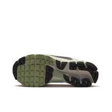 Giày chạy bộ cổ thấp Nike Zoom Vomero 5 dành cho nữ, màu xám/đen, với công nghệ Rapid Foam, Mylant Cushioning và khả năng thoáng khí. - Xám - Xem 5