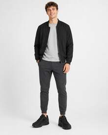 Giày Nike Zoom Vomero 5 Vast Grey, với chất liệu xốp tốc độ cao, lưới PU bền chắc, thiết kế cổ thấp và đệm khí, là một đôi giày chạy bộ đa năng, phù hợp cho cả nam và nữ, thích hợp cho việc tập luyện, đi lại trong thành phố và các hoạt động thường ngày. - màu đen - Xem 7