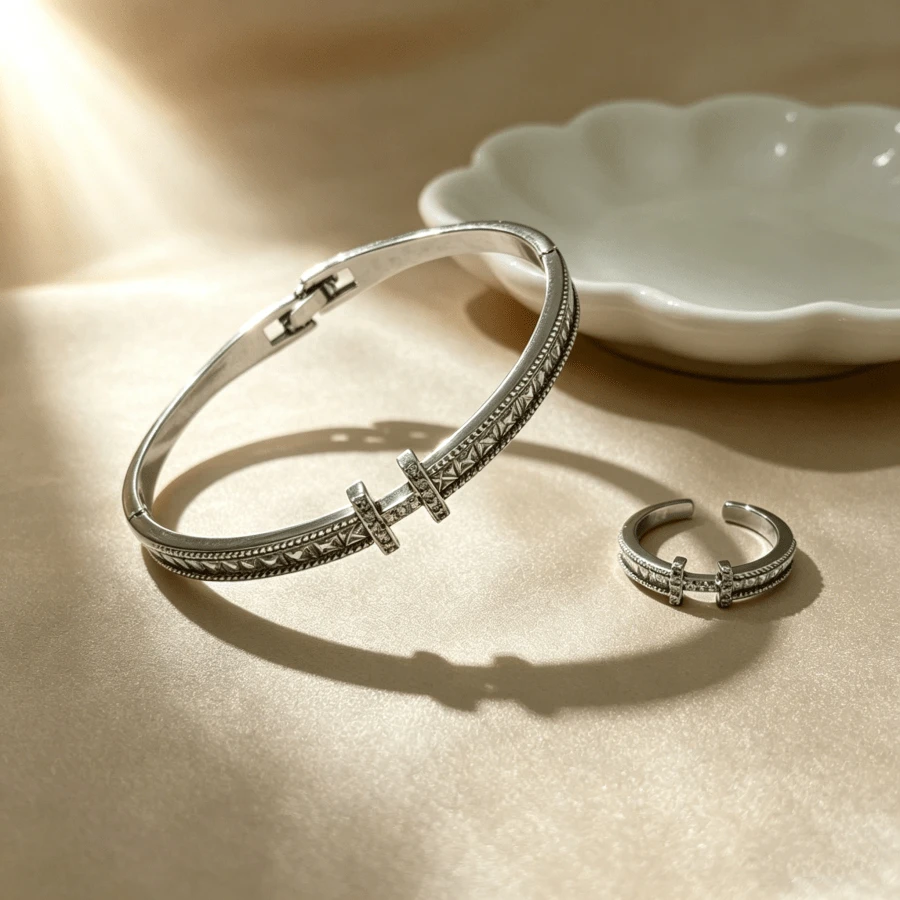 Bộ vòng tay và nhẫn hình chữ T kiểu Âu Mỹ, đính đá Cubic Zirconia - Thiết kế hình học tối giản, nhẫn có thể điều chỉnh kích thước, trang sức thời trang hàng ngày dành cho nữ, thể hiện hoàn hảo vẻ thanh lịch và quyến rũ trong các bữa tiệc, lựa chọn quà tặng hoàn hảo.