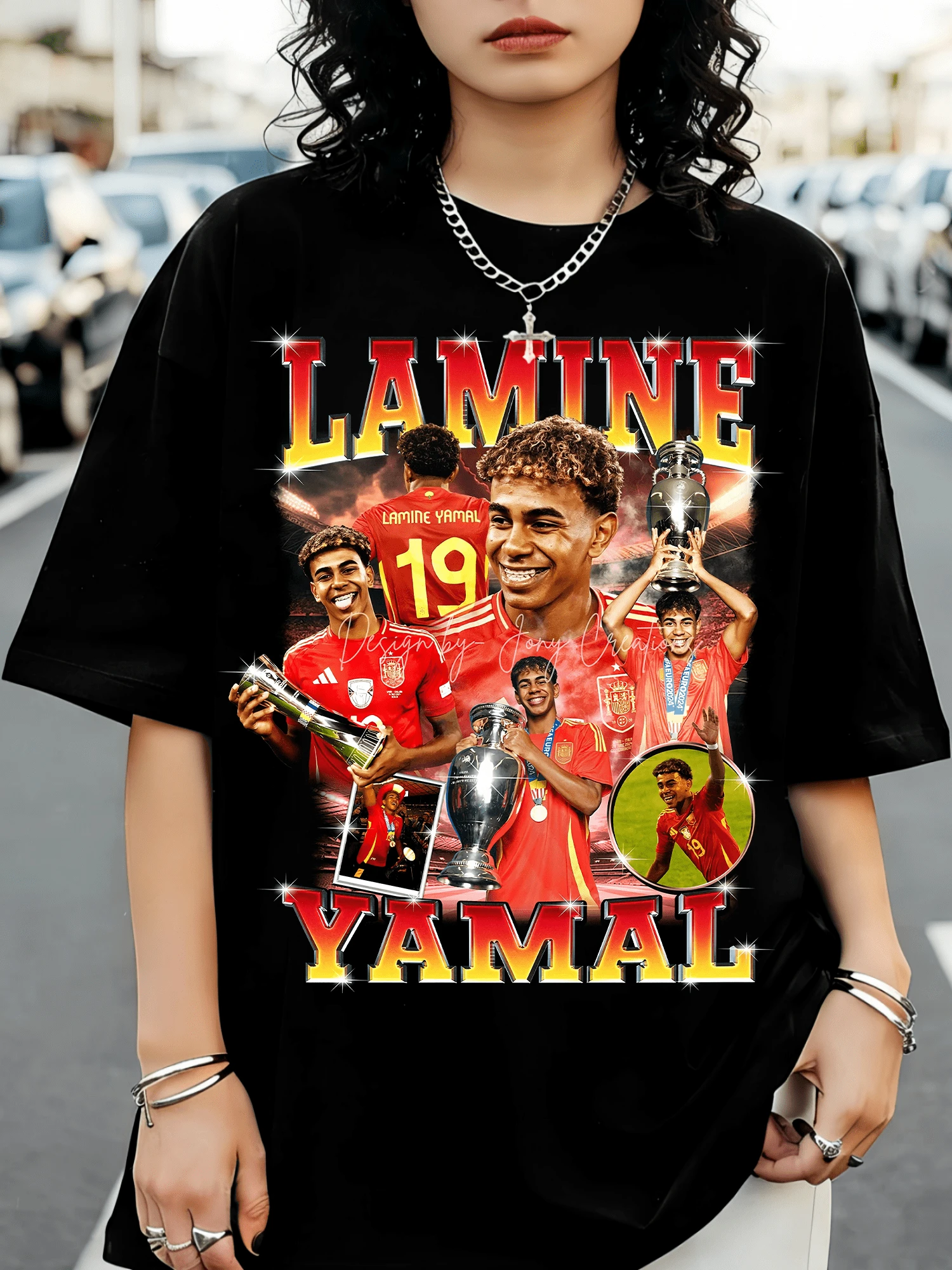 Vintage L-LamineS Y-YamalS Spanien fotbolls-t-shirt från 90-talet, bootleg-stil, med retrografik. - Svart - Visa 1