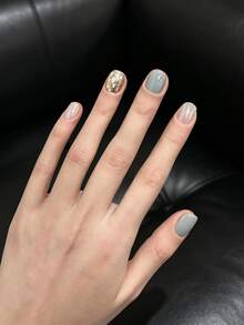 10 pezzi di unghie finte verde menta e nude, unghie finte corte e rotonde con glitter argento, punte di unghie finte riutilizzabili realizzate a mano per uno stile minimalista ed elegante - Multicolore - Visualizzare 2