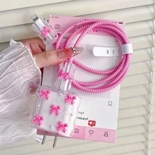 Bộ sạc cao cấp 5 món bằng nhựa màu hồng hình nơ và ngọc trai, công suất 20W/18W, kèm bảo vệ cáp sạc và nắp đậy đầu sạc, tương thích với iPhone. - Nhiều màu - Xem 2