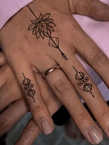 4pcs Black & Gray Line Drawing, Dotwork Style Temporary Tattoos, Lotus Flower + Geometric Arrow Totem Patterns, Suitable For Spine, Waist, Collarbone Or Wrist, Provide Stretching & Lightweight Visual Effect, Can Last 7-14 Days, Essential For Parties, Music Festivals - Black - View 2