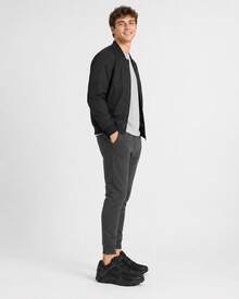 Giày Nike Zoom Vomero 5 Vast Grey, với chất liệu xốp tốc độ cao, lưới PU bền chắc, thiết kế cổ thấp và đệm khí, là một đôi giày chạy bộ đa năng, phù hợp cho cả nam và nữ, thích hợp cho việc tập luyện, đi lại trong thành phố và các hoạt động thường ngày. - màu đen - Xem 9