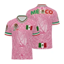 New Light Pink Virgencita & San Juditas  Calendar Plus-Size Mexican Soccer Jerseys For Men And Women, Casual Street Style Y2K Fan Apparel For Spring And Summer. Comfortable, Breathable, Retro V-Neck All-Over Graphic T-Shirt With Mythological Creatures And Stylish Prints. Perfect For Soccer Matches And Casual Sports. This Short-Sleeved Top Is The Perfect Gift For Men, Dads, And North American Soccer Fans. 100% Polyester. Mexican Flag, Cross, Jesus, God - 粉紅色 -1件 -B - 查看 9