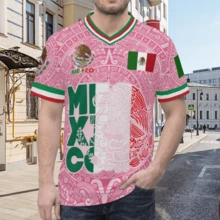 New Light Pink Virgencita & San Juditas  Calendar Plus-Size Mexican Soccer Jerseys For Men And Women, Casual Street Style Y2K Fan Apparel For Spring And Summer. Comfortable, Breathable, Retro V-Neck All-Over Graphic T-Shirt With Mythological Creatures And Stylish Prints. Perfect For Soccer Matches And Casual Sports. This Short-Sleeved Top Is The Perfect Gift For Men, Dads, And North American Soccer Fans. 100% Polyester. Mexican Flag, Cross, Jesus, God - 粉紅色 -1件 -Z - 查看 5