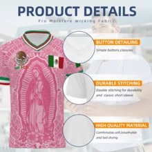 New Light Pink Virgencita & San Juditas  Calendar Plus-Size Mexican Soccer Jerseys For Men And Women, Casual Street Style Y2K Fan Apparel For Spring And Summer. Comfortable, Breathable, Retro V-Neck All-Over Graphic T-Shirt With Mythological Creatures And Stylish Prints. Perfect For Soccer Matches And Casual Sports. This Short-Sleeved Top Is The Perfect Gift For Men, Dads, And North American Soccer Fans. 100% Polyester. Mexican Flag, Cross, Jesus, God - 粉紅色 -1件 -G - 查看 3