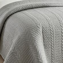 1pc Oversized Lightweight Soft Quilted Bed Cover, Gray Color, Thin Bedspread For All Seasons, Spring & Summer - Light Grey - View 4