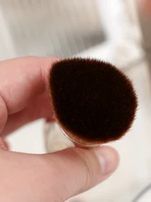 Lancôme 兰蔻菁纯柔光粉底刷，超柔软浓密刷毛，完美遮瑕，轻巧便携，优雅银金金属手柄搭配渐变白粉设计，奢华美妆工具，轻松晕染，适合日常使用、旅行及送礼。 - 摩卡棕 - 查看 7